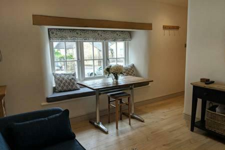Skittles - Charming One Bedroom Apartment - Parking - Easy Access To Bath Box  Exterior photo
