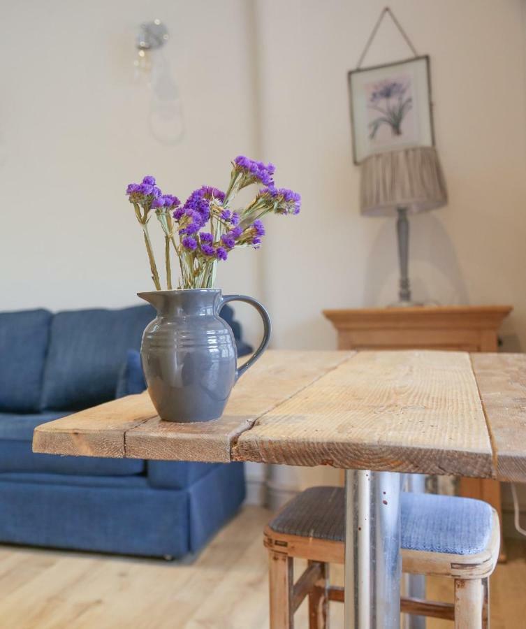 Skittles - Charming One Bedroom Apartment - Parking - Easy Access To Bath Box  Exterior photo