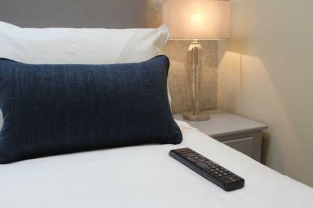 Skittles - Charming One Bedroom Apartment - Parking - Easy Access To Bath Box  Exterior photo